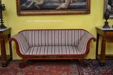 Antico divano stile Biedermeier in radica di betulla