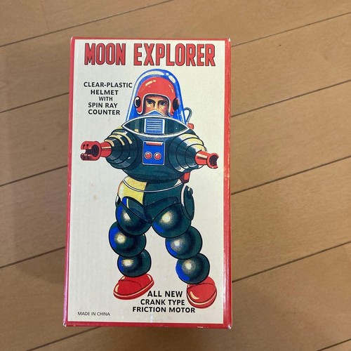 Robot moon explorer - moon,