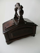 Antico cestino da lavoro con