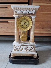 Pendule portique en albatre