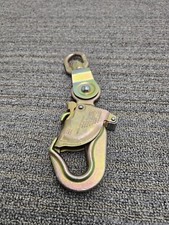 Locking Snaphook Carabiner