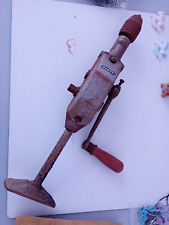 Antico trapano a mano vintage