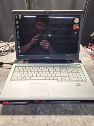 Toshiba satellite x205 baby - satellite,