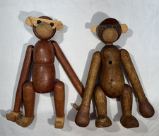 2 scimmie appese in legno di