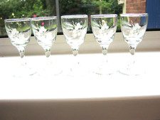 5 bicchieri piccoli con stelo