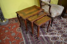 Set di tavolini a incastro