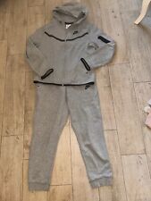 tuta nike tech fleece