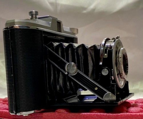 Antica macchina fotografica