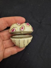Rara portagioie vintage in porcellana di Limoges dipinta a mano a forma di cuore