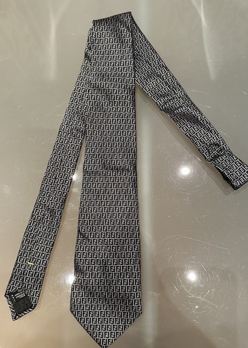 Cravatta fendi usata poco - usata,