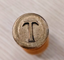 timbro ottone con lettera "T" manico in legno