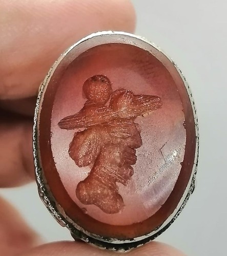Anello con intaglio corniola