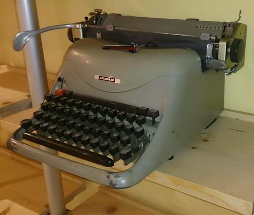 Macchina scrivere olivetti - da,