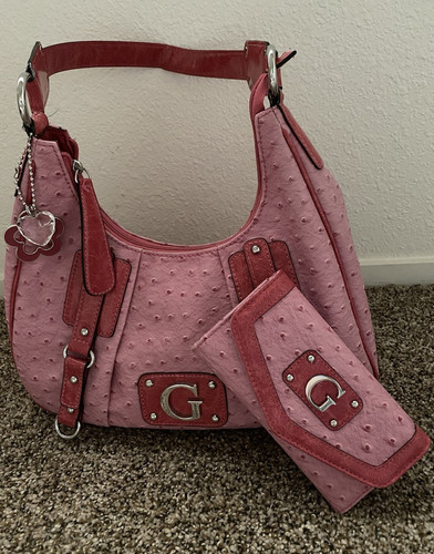 Guess pink logo crescent - pink,