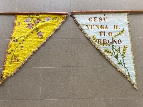 Coppia stendardi con fiori - di,