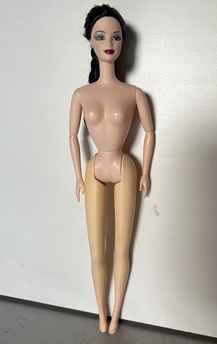 Barbie brunette doll - brunette, nude