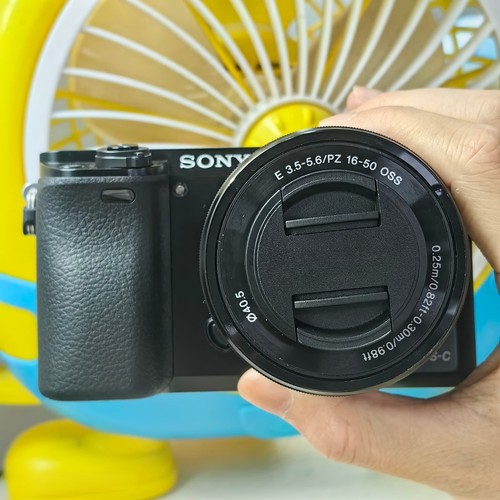 Fotocamera digitale mirrorless
