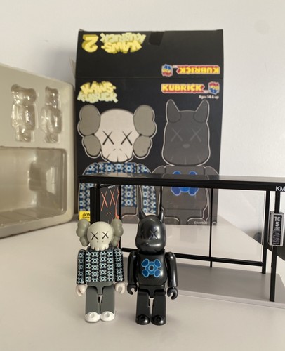 Kaws kubrick bus stop - bus,