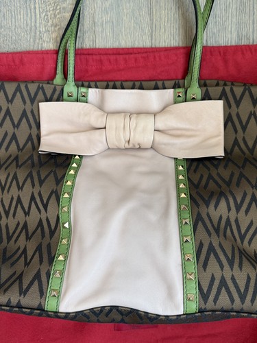 Authentic valentino garavani - authentic,
