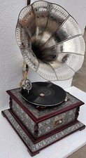 Antico grammofono HMV