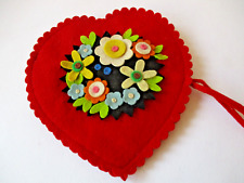 Lenci etichetta, cuore in panno, custodia cucito puntaspilli con mazzo di fiori