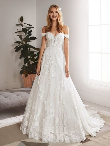 Beautiful never worn - never, white