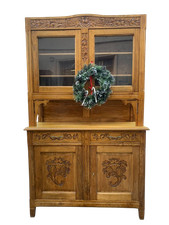Antica rustica credenza dalle