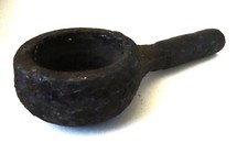 ANTICO CROGIUOLO IN GHISA PER