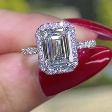 Anello di Fidanzamento 2,20Ctw Smeraldo Moissanite Halo Proposta Placcato Oro Bianco 14K