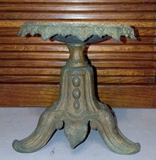 Antica Alzatina Porta Fiori O Candela Metallo Tre Piedi Fine '800/900 Marca LSF