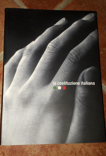 Libro la costituzione - -,