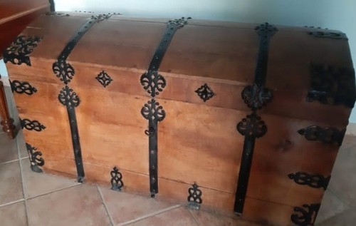 Grande forziere antico del
