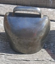 ANCIENNE CLOCHE À VACHE