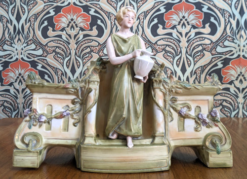 Statua fioriera donna
