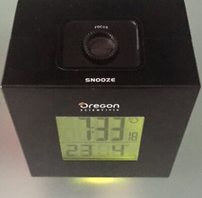 Oregon Scientific RM383P radiosveglia senza cavo di alimentazione orologio di proiezione difettoso