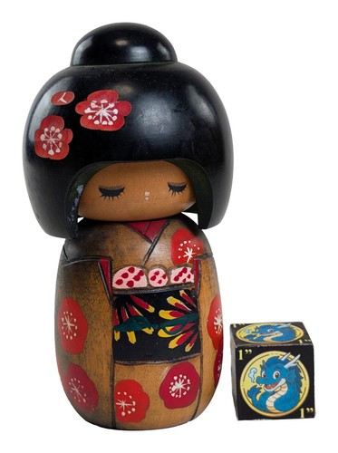Bambola kokeshi creativa con - bambola,