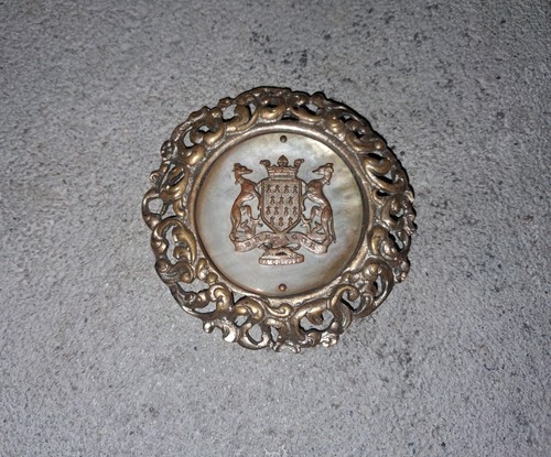 Stemma vintage metallo con - stemma, in