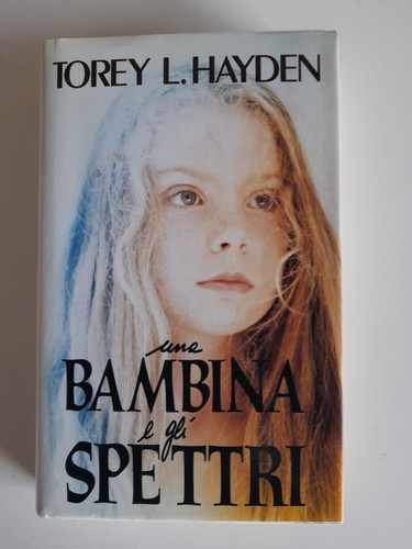 Una bambina gli - e,