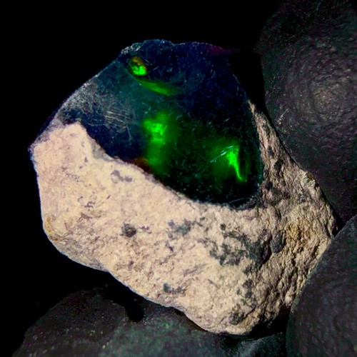Opale naturale etiopico nero - opale,
