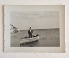 fotografia antica uomo su barca