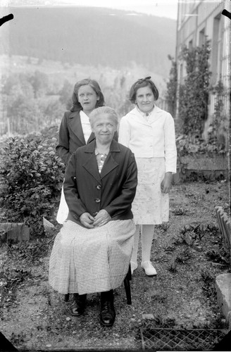 Portrait woman jeunes girls - jeunes,