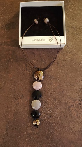 Collana lunga con ciondoli - , in