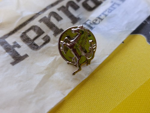 Spilla ferrari cavallino - spilla,