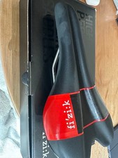 Sella bici da strada Fizik