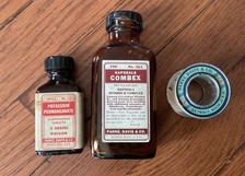 Lotto 3 Parke Davis - Barattolo veleno e vitamine permanganato di potassio con tappo e nastro