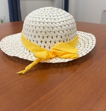 Cappellino Bambina/Neonata Circonferenza 48 cm Colore Bianco con Fiocco Giallo