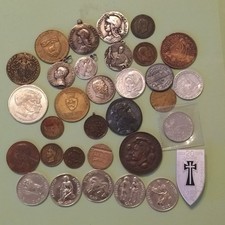 33 Medaglie e gettoni anche antiche a partire dal 1867, ........... guarda!