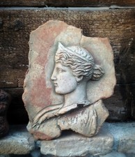 BASSORILIEVO MINERVA TERRACOTTA POLICROMA DA APPENDERE MURARE 20X15 GELO OK