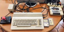 Commodore 64C perfetto completo con alimentatore, Datassette, joystick e giochi