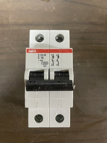 Interruttore automatico